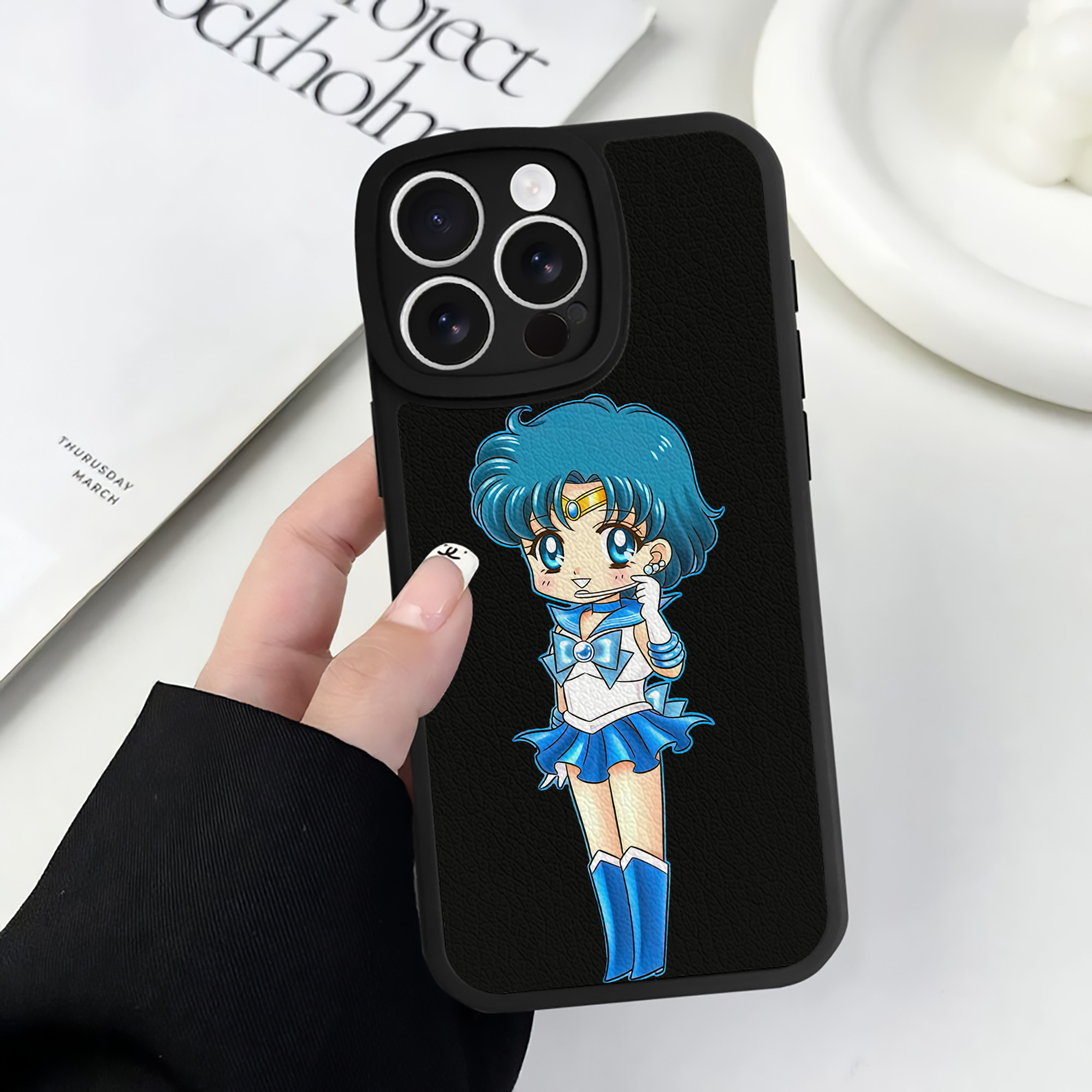 （画像用） 美少女戦士セーラームーン 水野 亜美 みずの あみ Sailor Moon Mizuno Ami 【iPhone 16シリーズ対応】シリコンスマホケース（レザー調） 材質：シリコン